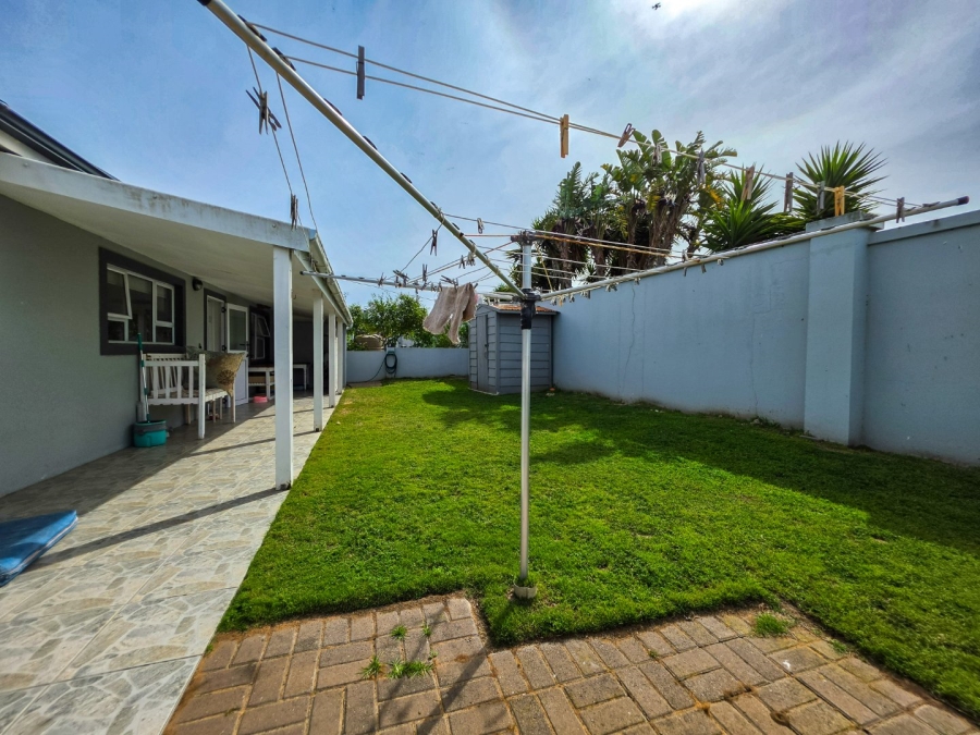 3 Bedroom Property for Sale in Stilbaai Wes Western Cape